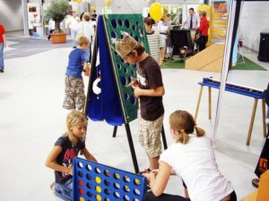 spielstationen für kinder auf einer messe