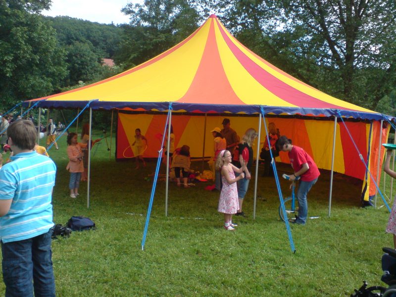 Mitmachzirkus im Zirkuszelt