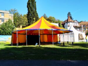 Mitmachzirkus im Zelt