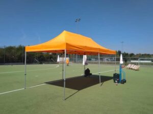 Pavillon aufgebaut Sportplatzfest