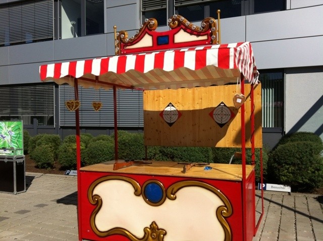 Armbrustschiessen Jahrmarkt Bude