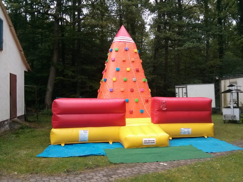 Kletterberg auf einem Vereinsgelände