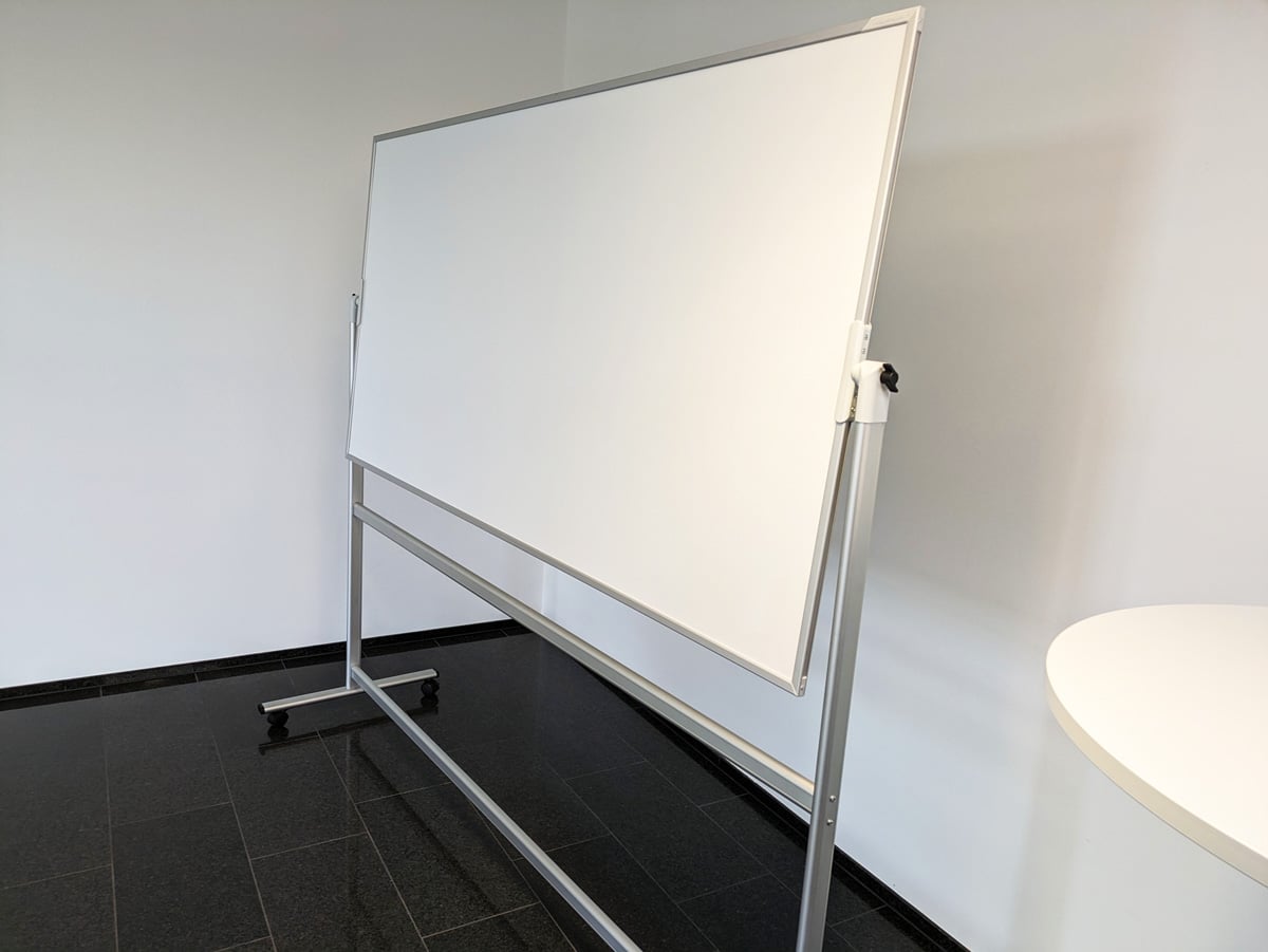 Whiteboard mobil auf Ständer mit Rollen