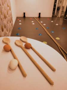 Eierlaufen im Einkaufszentrum