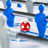 Kickerball Rot weiss Spielefeld