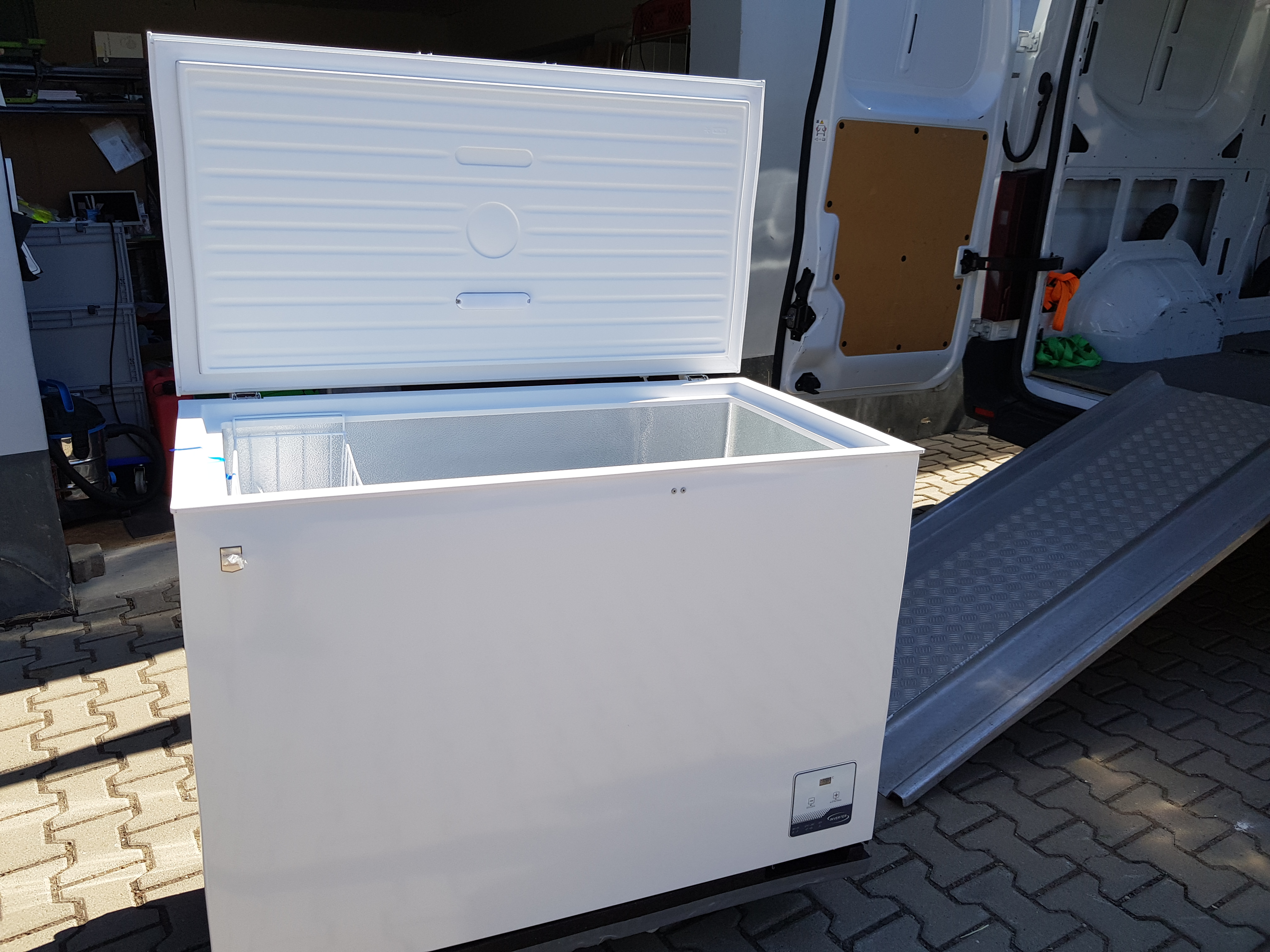 Kühltruhe mieten in Wiesbaden – 300 Liter
